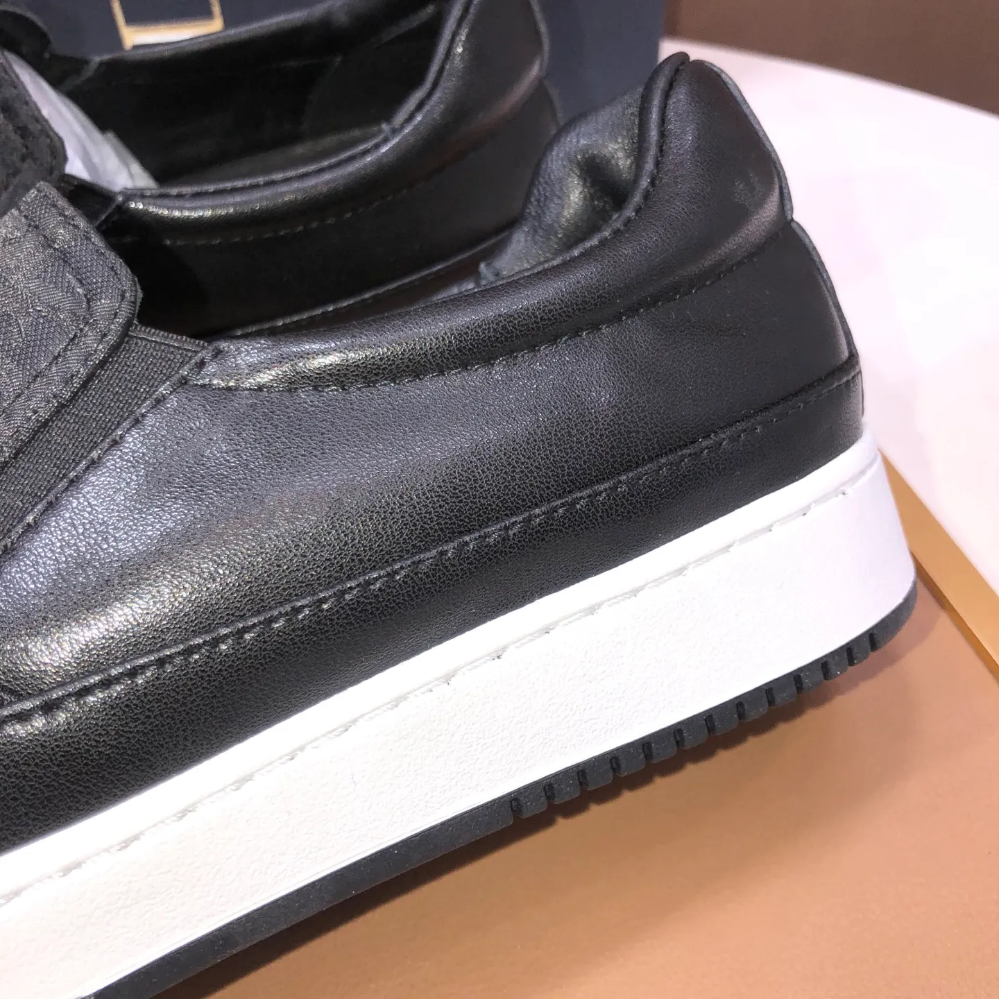 Men's shoes💰420💰【Dior】Official website global debut 🔝The latest masterpiece of high-end men's shoes brand: original special cloth fabric imported from Italy + imported sheepskin lining🔥Original toe-cap rubber outsole Soft and comfortable, making walking more convenient and comfortable! Size: 38-44 (45 can be customized)
